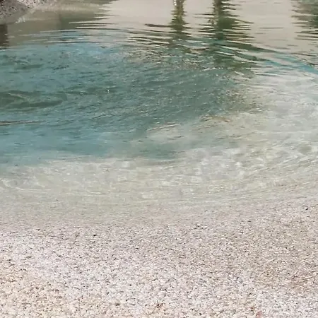 Lagon Et Jacuzzi Mireval